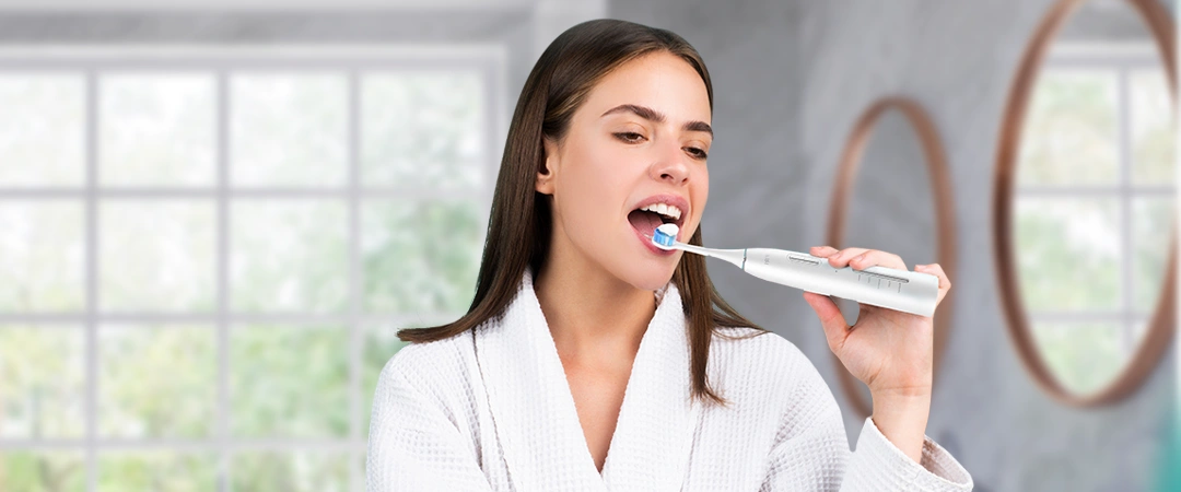 Как правильно чистить зубы электрической зубной щеткой?