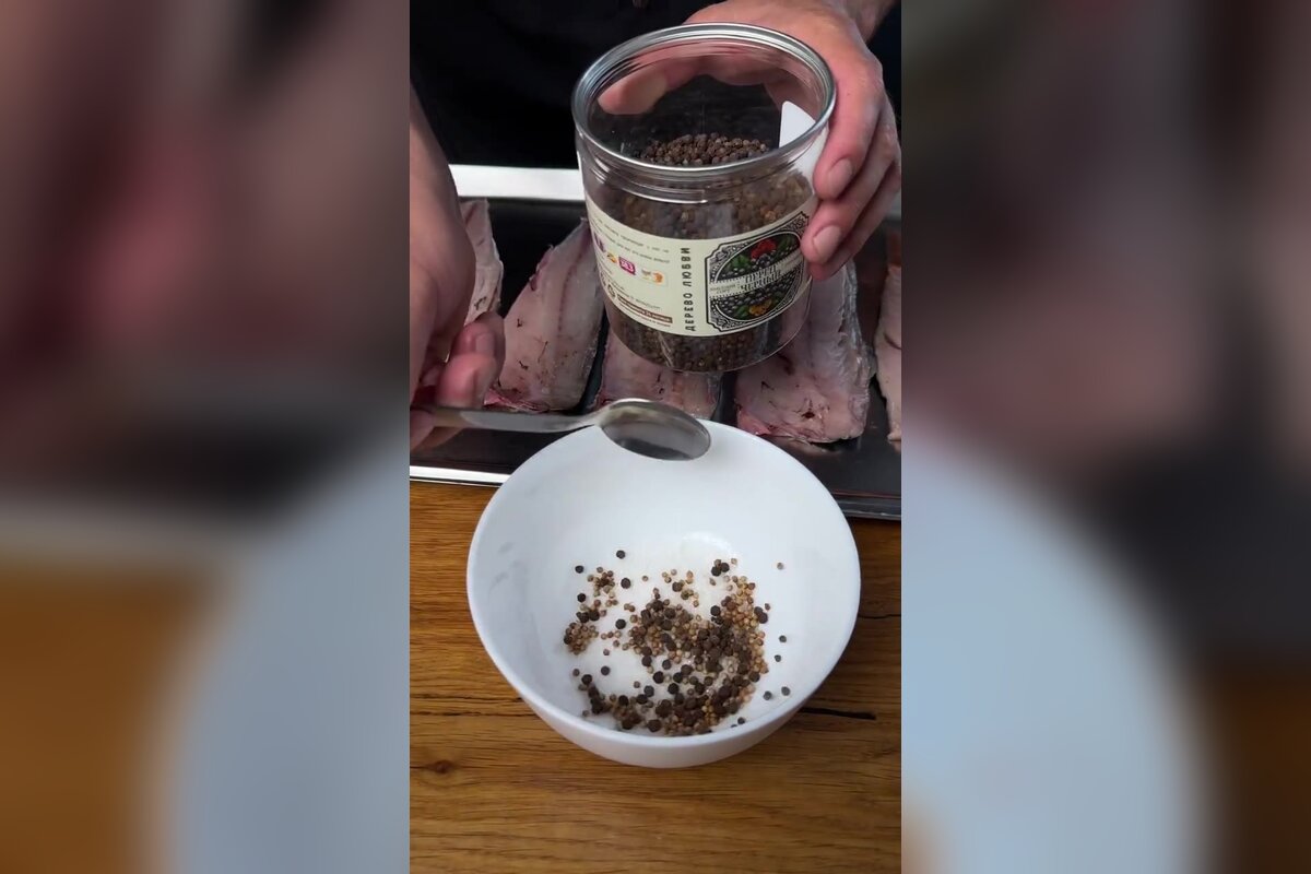 Вакуумный упаковщик FELFRI FVP-005 на видео: маринуем рыбу в вакууме